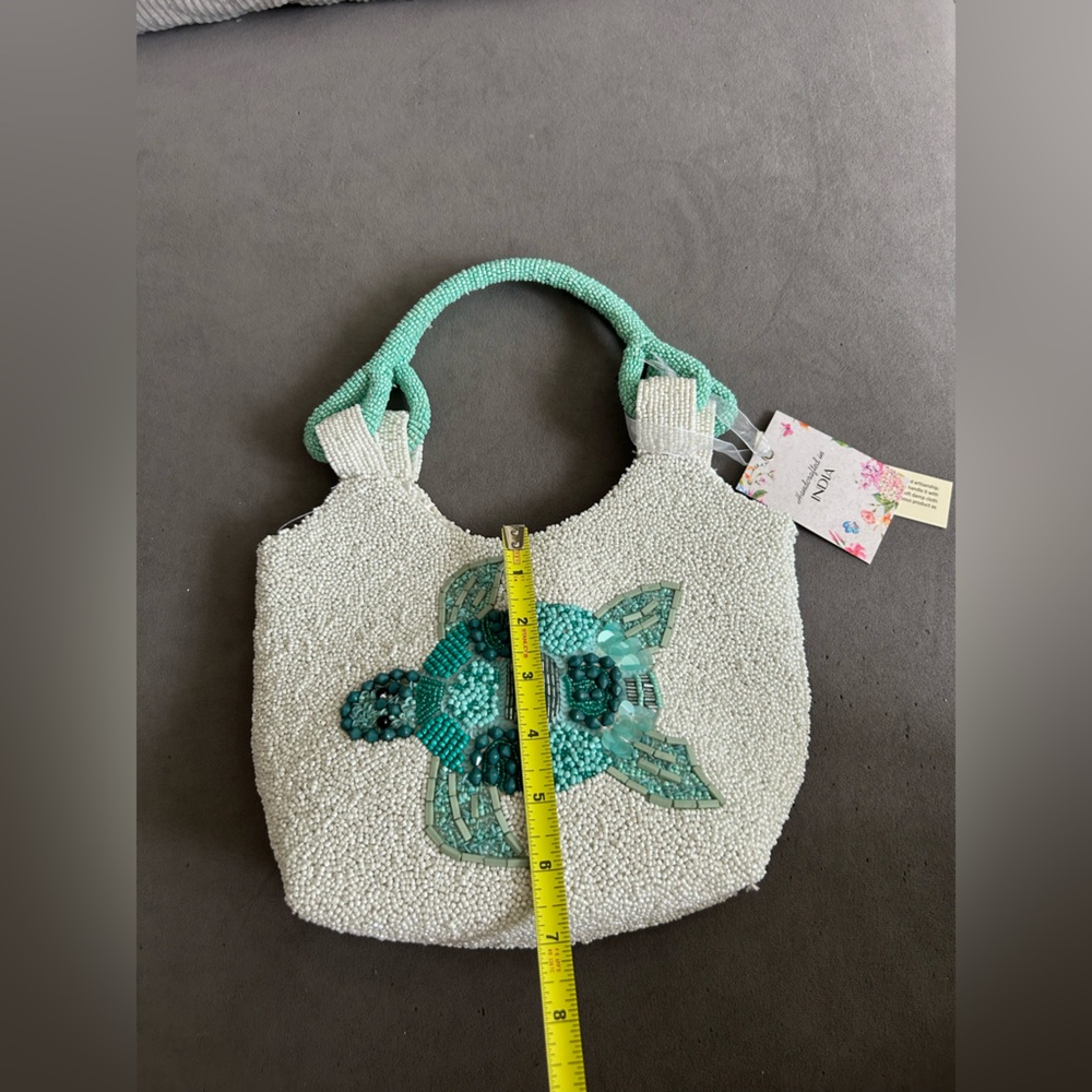 NWT! Viral Beaded Turtle Design Handbag - White and Teal - Picture 4 of 7